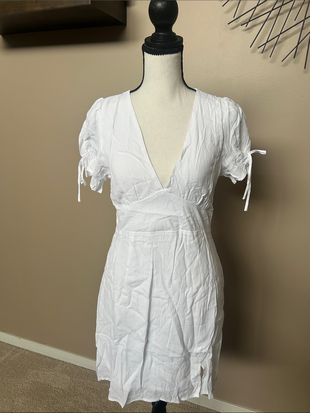 NWT Olivaceous White Lined V-Neck Puff Sleeve Mini Dress Sz Medium